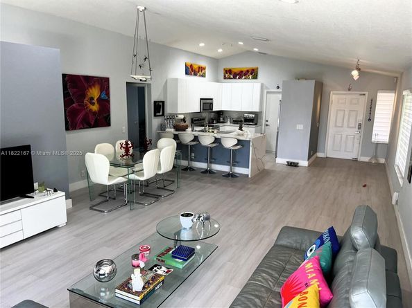 1605 Salerno Cir, Weston FL 33327