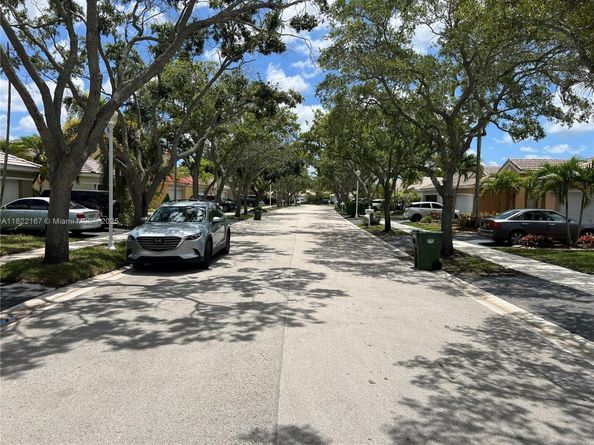 1605 Salerno Cir, Weston FL 33327