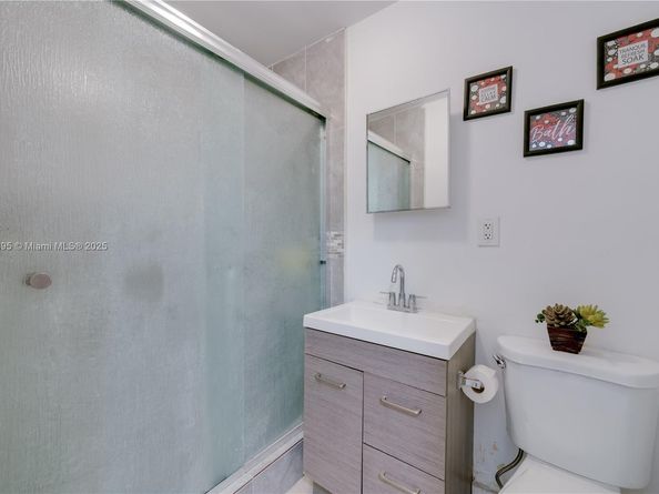 1629 NW 43rd St, Miami FL 33142