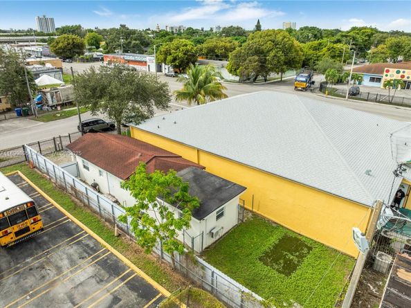 1629 NW 43rd St, Miami FL 33142