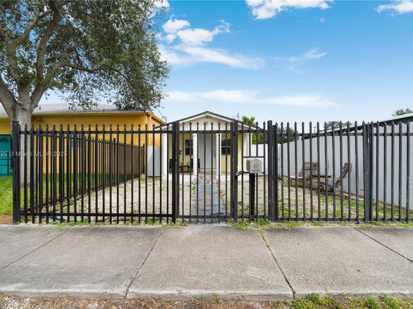 1629 NW 43rd St, Miami FL 33142
