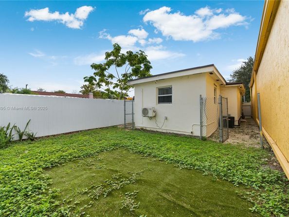 1629 NW 43rd St, Miami FL 33142