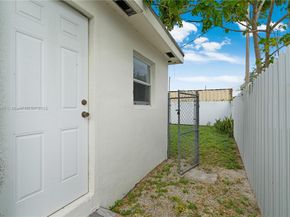 1629 NW 43rd St, Miami FL 33142