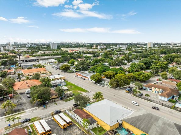 1629 NW 43rd St, Miami FL 33142
