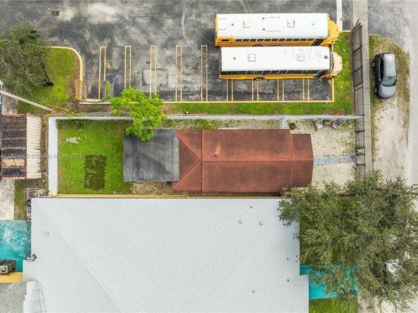 1629 NW 43rd St, Miami FL 33142