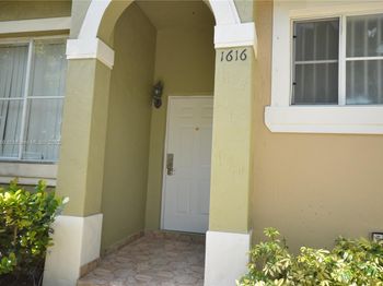 1616 SW 2nd St