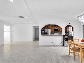 6534 NW 2nd St, Margate FL 33063