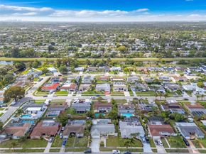 6534 NW 2nd St, Margate FL 33063