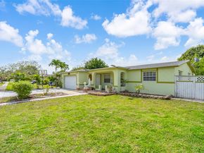6534 NW 2nd St, Margate FL 33063