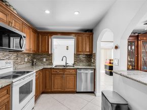 6534 NW 2nd St, Margate FL 33063