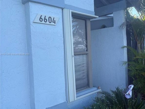 6604 SW 152nd Pl 2604, Miami FL 33193