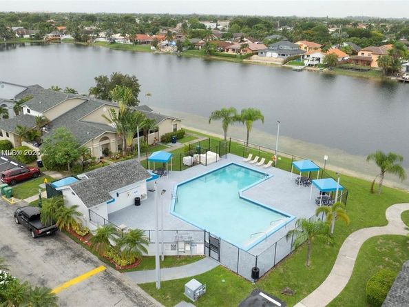 6604 SW 152nd Pl 2604, Miami FL 33193