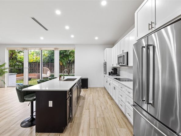 1816 SW 23rd St, Miami FL 33145