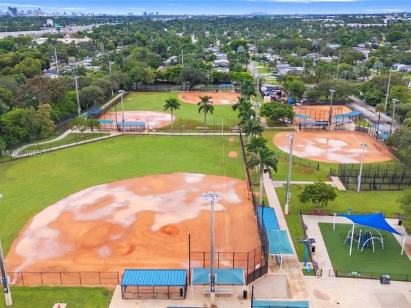 3202 Taft St, Hollywood FL 33021