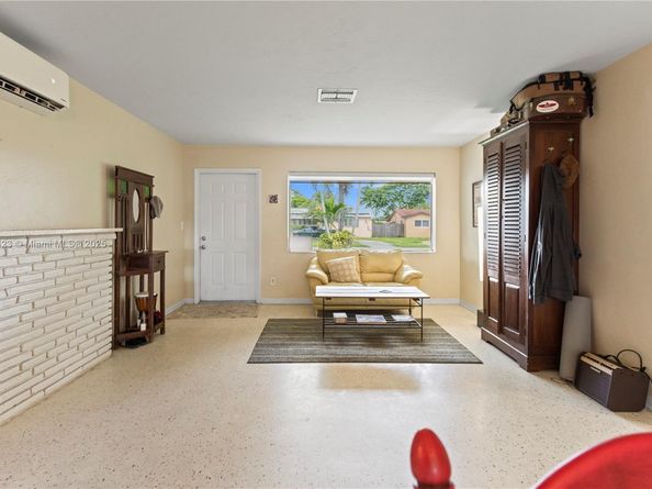 3202 Taft St, Hollywood FL 33021
