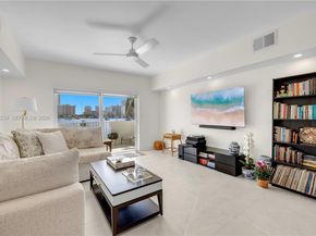 462 Golden Isles Dr 211, Hallandale Beach FL 33009