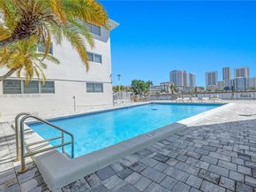 462 Golden Isles Dr 211, Hallandale Beach FL 33009