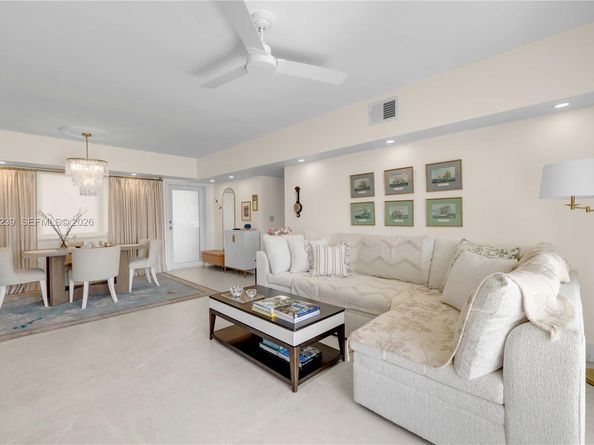 462 Golden Isles Dr 211, Hallandale Beach FL 33009