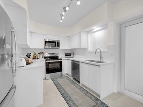 462 Golden Isles Dr 211, Hallandale Beach FL 33009