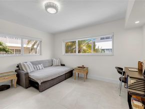 462 Golden Isles Dr 211, Hallandale Beach FL 33009