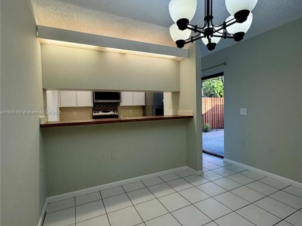 9143D SW 23rd St, Davie FL 33324