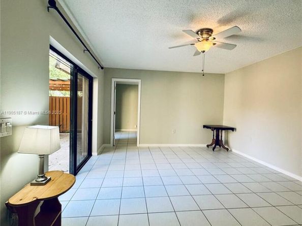 9143D SW 23rd St, Davie FL 33324