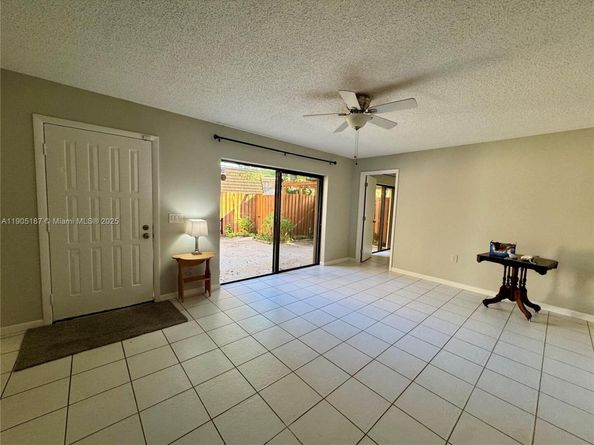 9143D SW 23rd St, Davie FL 33324