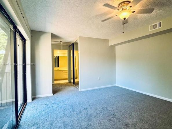 9143D SW 23rd St, Davie FL 33324