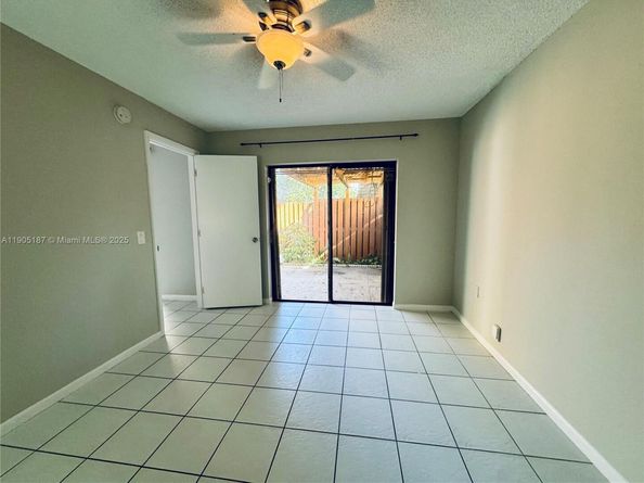 9143D SW 23rd St, Davie FL 33324