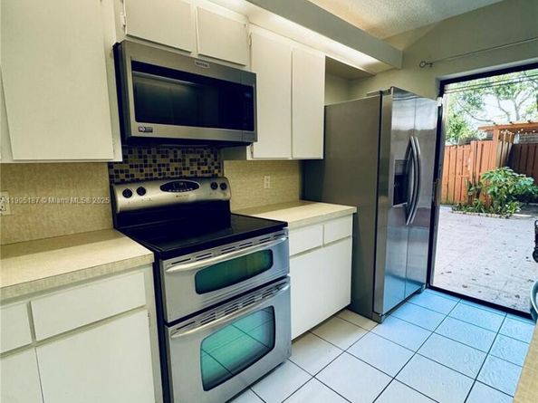 9143D SW 23rd St, Davie FL 33324