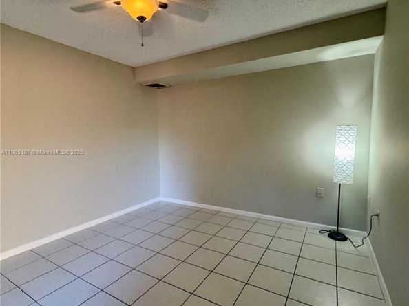 9143D SW 23rd St, Davie FL 33324