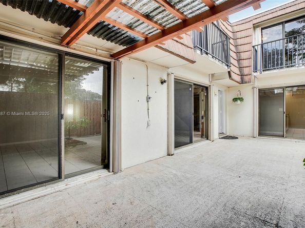 9143D SW 23rd St, Davie FL 33324