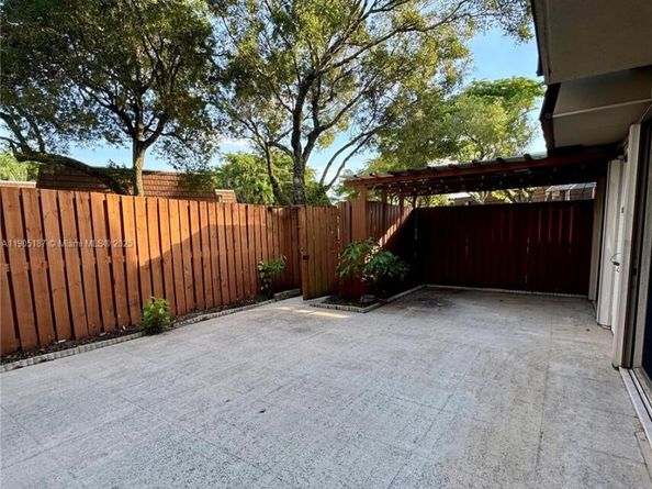 9143D SW 23rd St, Davie FL 33324