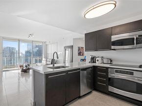 90 SW 3rd St 4301, Miami FL 33130