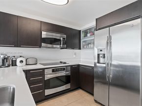 90 SW 3rd St 4301, Miami FL 33130