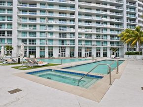 90 SW 3rd St 4301, Miami FL 33130