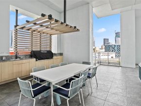 90 SW 3rd St 4301, Miami FL 33130