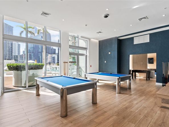 90 SW 3rd St 4301, Miami FL 33130