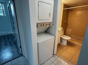 8050 NW 8th St 1102, Miami FL 33126