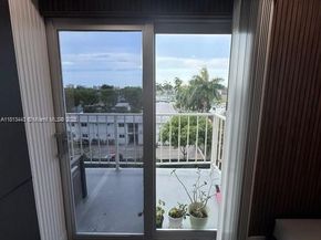 4550 NW 9th St 520E, Miami FL 33126
