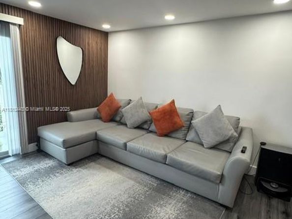 4550 NW 9th St 520E, Miami FL 33126