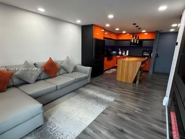 4550 NW 9th St 520E, Miami FL 33126