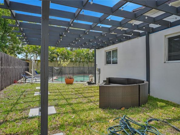 810 NE 182nd St, North Miami Beach FL 33162
