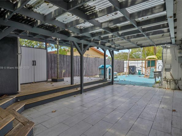 810 NE 182nd St, North Miami Beach FL 33162