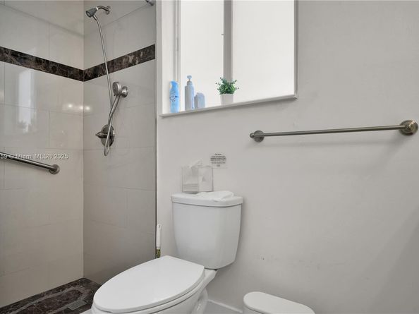 810 NE 182nd St, North Miami Beach FL 33162