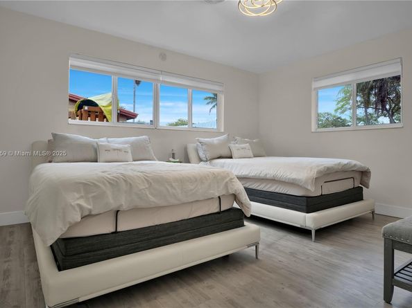810 NE 182nd St, North Miami Beach FL 33162