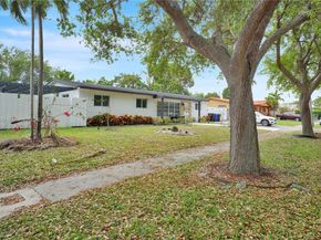 810 NE 182nd St, North Miami Beach FL 33162