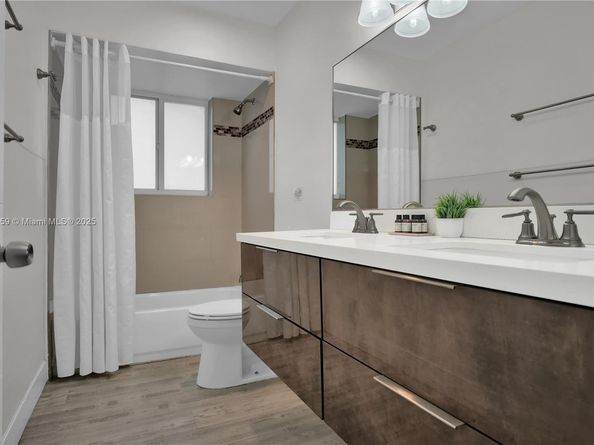 810 NE 182nd St, North Miami Beach FL 33162