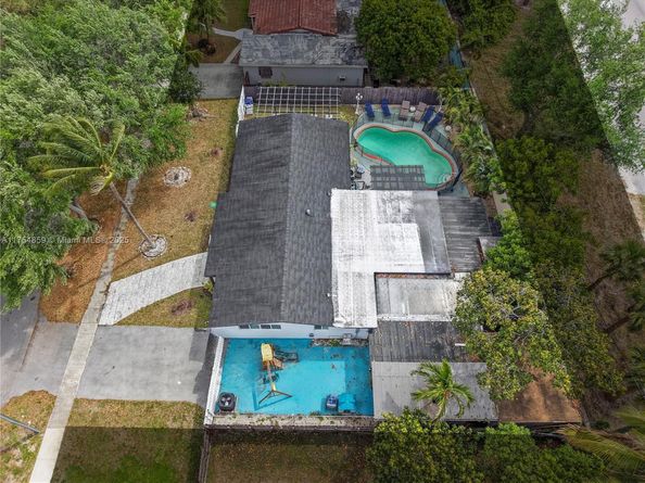 810 NE 182nd St, North Miami Beach FL 33162
