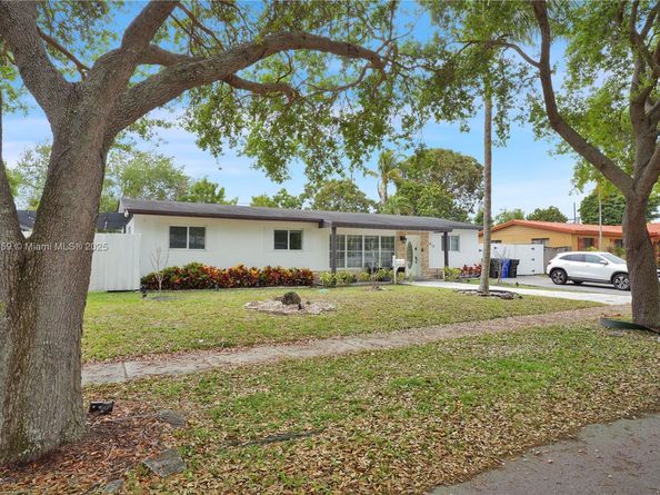 810 NE 182nd St, North Miami Beach FL 33162